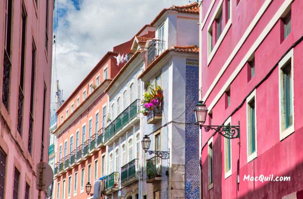 Lisbon colorful districts. How to spend 4 days in Lisbon
